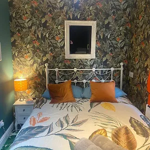 1 Bed Apartment Bath